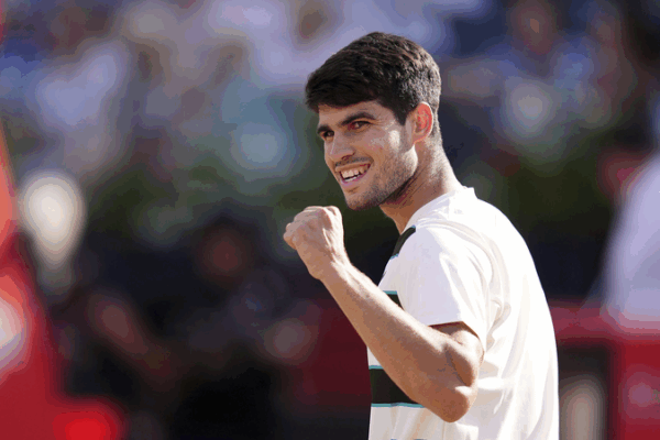 Carlos Alcaraz Eyes Queen’s Club History in Sunday Final Showdown 🎾🔥 Carlos Alcaraz Eyes Queen's Club History in Sunday Final Showdown 🎾🔥