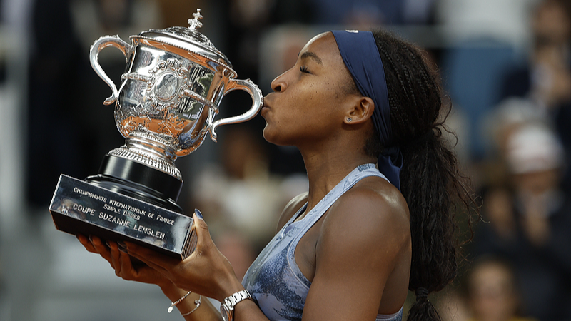 S5OWQ91071R7YS11IUYA - 🌍NewspaperAmigo – Your Global News Buddy 🗞️ Coco Gauff Triumphs at French Open 🎾🇫🇷 | Young Star Claims First Roland Garros Title!
