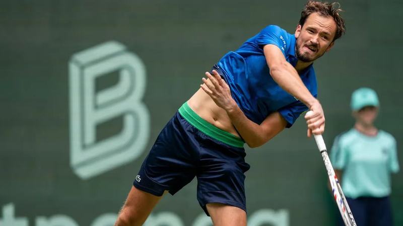 Medvedev Cruises to Halle Open 2nd Round ๐พ๐ฅ Medvedev Cruises to Halle Open 2nd Round ๐พ๐ฅ