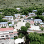 TUE2QPLEYWLM7AE97TXM - 🌍NewspaperAmigo – Your Global News Buddy 🗞️ Galai Village Blossoms: Xizang’s Peach Paradise Thrives 🌸🏔️ video poster