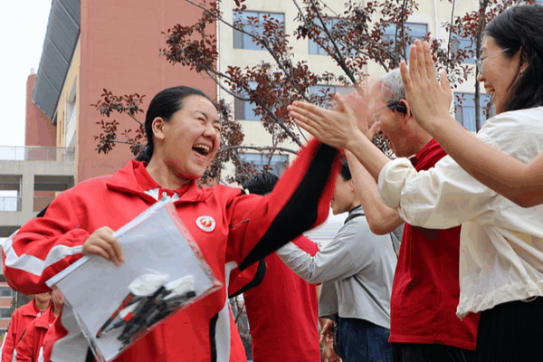 Gaokao 2025 Kicks Off with Luck, Sunflowers & Solidarity 🌻🎓 Gaokao 2025 Kicks Off with Luck, Sunflowers & Solidarity 🌻🎓