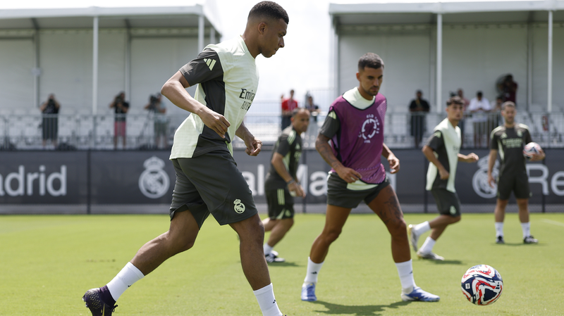 UV4Z2PY6FYHFT539TO7I - 🌍NewspaperAmigo – Your Global News Buddy 🗞️ ⚽🔥 Mbappé’s Fitness in Doubt as Messi Prepares for PSG Showdown at FIFA Club World Cup