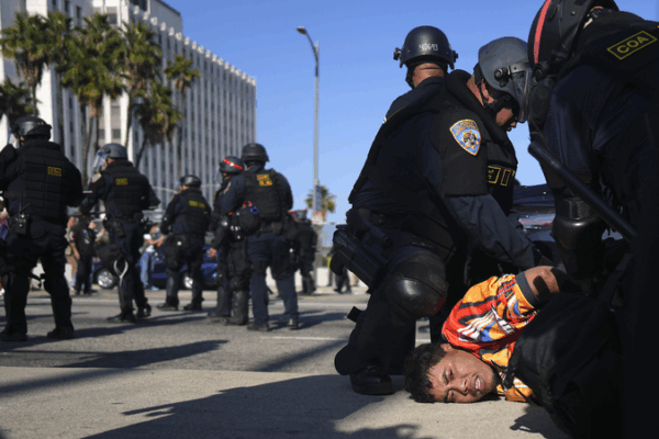 LA Night Curfew Sparks Mass Arrests Amid Protests 🌃🚨 LA Night Curfew Sparks Mass Arrests Amid Protests 🌃🚨