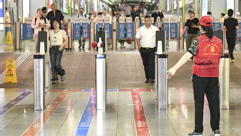 XGVNU24RXMVDZXEX25CL - 🌍NewspaperAmigo – Your Global News Buddy 🗞️ 🚄 China's Railways Smash Passenger Records in 2025!
