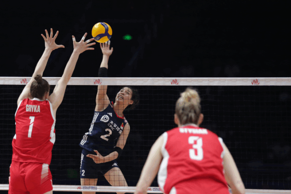 China Falls to Poland in Thrilling Volleyball Showdown 🏐