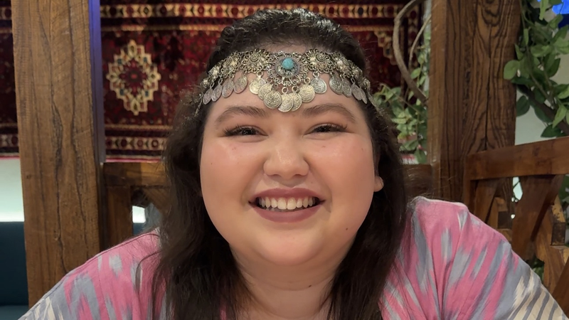 ZKF7LU9LMYBRVHQ5IYGM - 🌍NewspaperAmigo – Your Global News Buddy 🗞️ From Uzbekistan to Beijing: Fariza’s Journey of Belonging 🌏📚 video poster