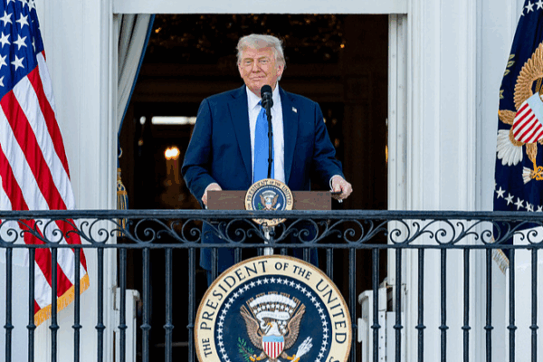 Trump’s Executive Power Sparks Constitutional Crisis Debate 🏛️⚖️ Trump’s Executive Power Sparks Constitutional Crisis Debate 🏛️⚖️