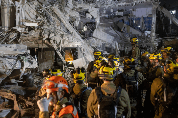 π Iran-Israel Tensions Explode: Rubble & Rescue in Ramat Gan π Iran-Israel Tensions Explode: Rubble & Rescue in Ramat Gan