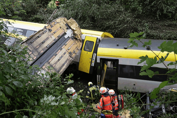 🚨 Germany Train Derailment: 3 Dead, Rescue Efforts Underway 🌍🚂 🚨 Germany Train Derailment: 3 Dead, Rescue Efforts Underway 🌍🚂