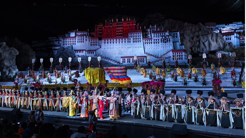 Epic Chinese Tale Reimagined in Lhasa’s Outdoor Opera Spectacle 🌄🎭