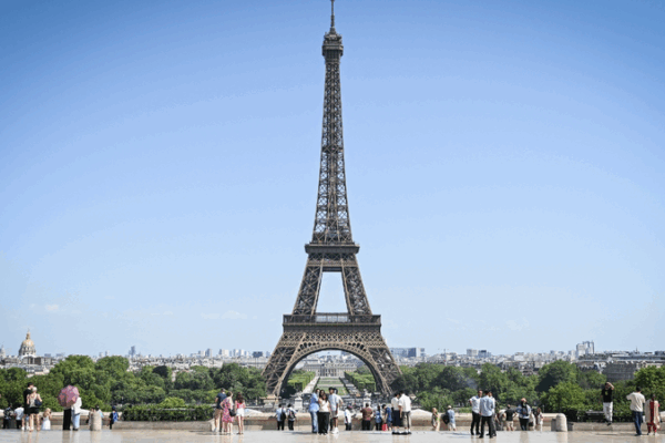 Paris Heatwave Closes Eiffel Tower Summit 🥵🗼 Paris Heatwave Closes Eiffel Tower Summit 🥵🗼 video poster