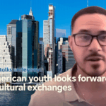 3PA9DVSCOEWWJFHQ31UN - 🌍NewspaperAmigo – Your Global News Buddy 🗞️ US Student's China Trip Bridges Cultures 🌏✈️ video poster