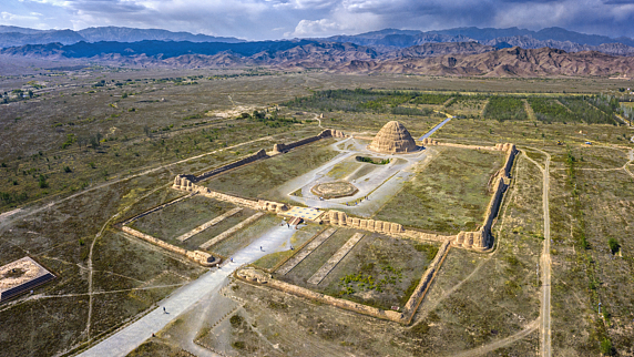 Mysteries of Xixia: Lost Dynasty Emerges from China’s Sands 🌏🔍 Mysteries of Xixia: Lost Dynasty Emerges from China's Sands 🌏🔍