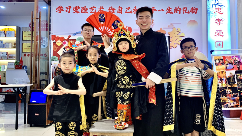 Kids Master Sichuan Opera’s Face-Changing Magic This Summer! 🎭✨ video poster
