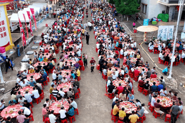 Hainan’s ‘Village VA’ Spikes Rural Revitalization with Volleyball & Banquets 🏐✨ Hainan's 'Village VA' Spikes Rural Revitalization with Volleyball & Banquets 🏐✨