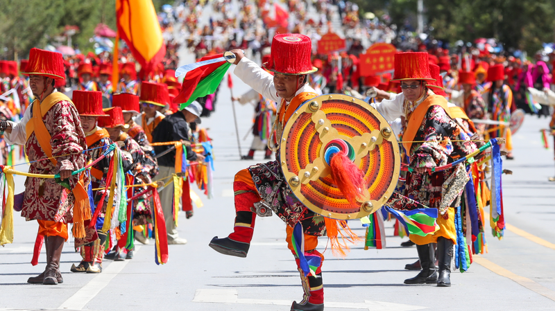 Vibrant Khampa Parade Celebrates Tibetan Heritage in Yushu 🌏🎪 Vibrant Khampa Parade Celebrates Tibetan Heritage in Yushu 🌏🎪