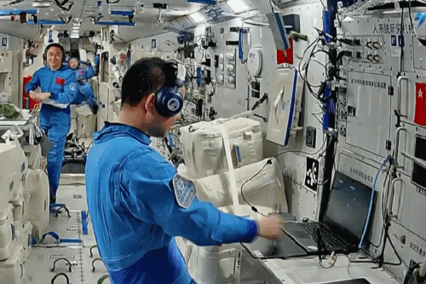 Shenzhou-20 Crew’s Space Science Breakthroughs 🚀 Shenzhou-20 Crew’s Space Science Breakthroughs 🚀