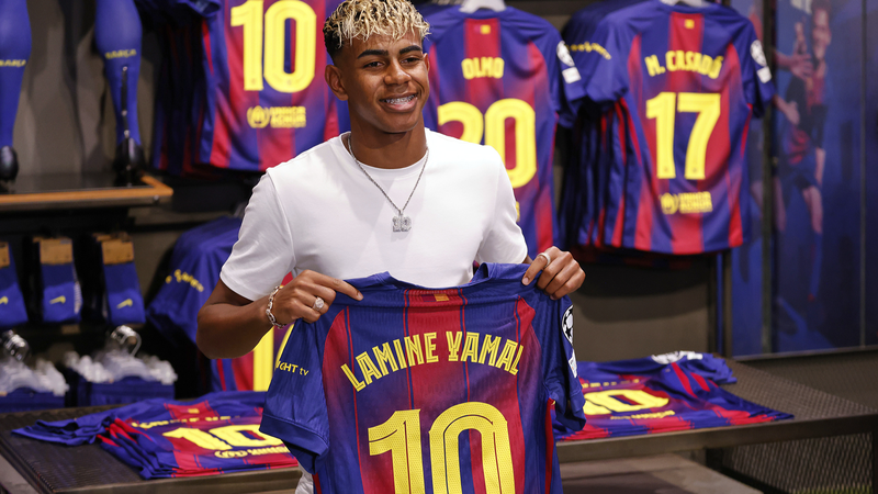 Lamine Yamal Takes Barcelona’s Iconic No.10 Shirt 🎉⚽ Lamine Yamal Takes Barcelona’s Iconic No.10 Shirt 🎉⚽