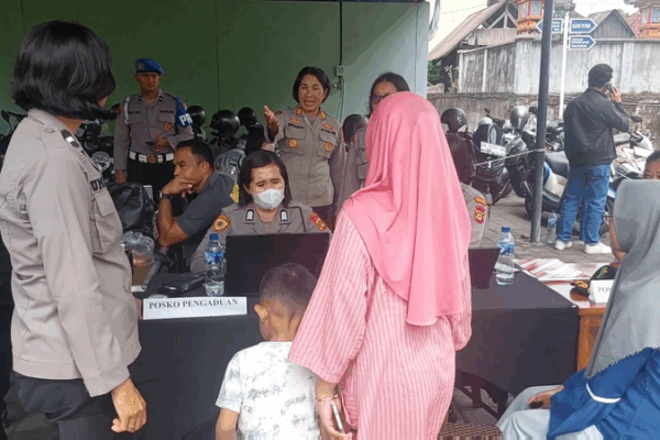 Indonesia Ship Sinking: Families Grieve as Search Continues 🌊💔 Indonesia Ship Sinking: Families Grieve as Search Continues 🌊💔 video poster