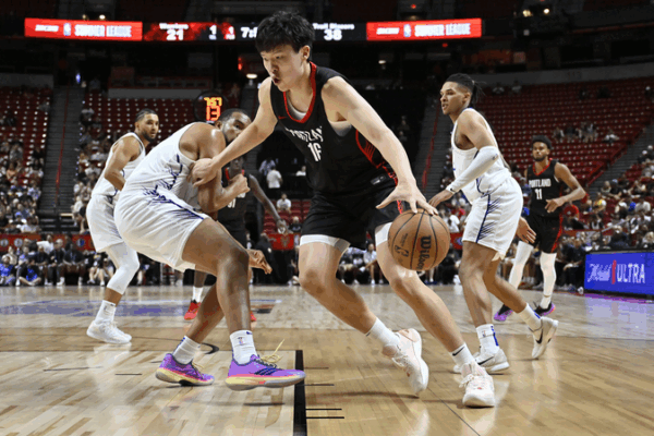 🇨🇳🏀 Yang Hansen Dazzles in NBA Summer League Debut! 🇨🇳🏀 Yang Hansen Dazzles in NBA Summer League Debut!
