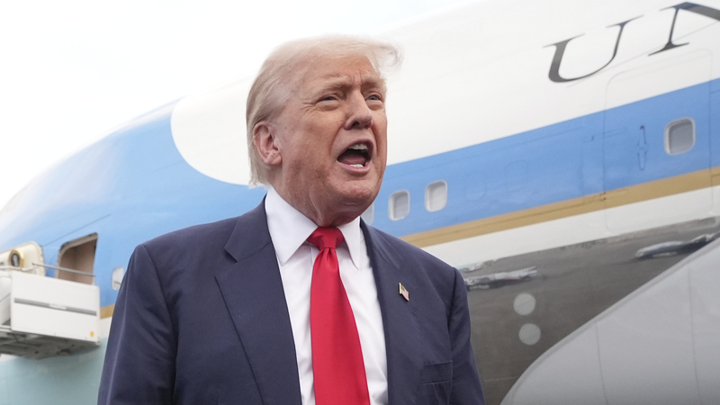 Trump Denies Epstein Files Briefing Amid Backlash 🔍✈️ Trump Denies Epstein Files Briefing Amid Backlash 🔍✈️