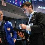 7GTVBQWOOS1RQI5PDOXW - 🌍NewspaperAmigo – Your Global News Buddy 🗞️ US Stocks Mixed as Tech Slips, Earnings in Focus 📉💼