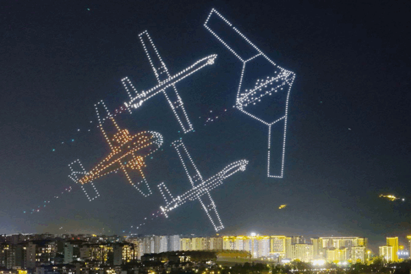 1,500 Drones Illuminate Chongqing’s Sky at Tech Expo 🌟✈️