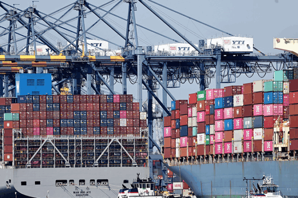 🌐 U.S. Trade Talks Heat Up: Canada Compromises, EU Stands Firm 🌐 U.S. Trade Talks Heat Up: Canada Compromises, EU Stands Firm