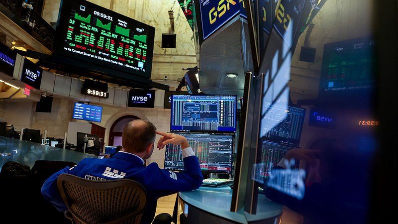9QKIZX51I97W0C8V13LX - 🌍NewspaperAmigo – Your Global News Buddy 🗞️ 📉 US Stocks Mixed as Big Tech Earnings Take Center Stage 💹