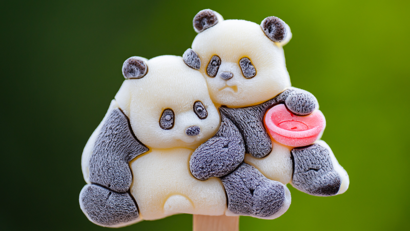 9RBFGTPS9XYVIRAURNU5 - 🌍NewspaperAmigo – Your Global News Buddy 🗞️ China’s Landmark Popsicles Go Viral: Taste Culture, Snap Pics! 🍦🏯