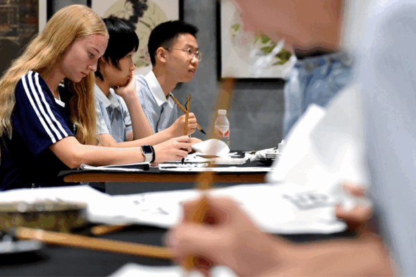 🌐 Digital Age Demands New Civilizational Dialogue, Says Expert 🌐 Digital Age Demands New Civilizational Dialogue, Says Expert