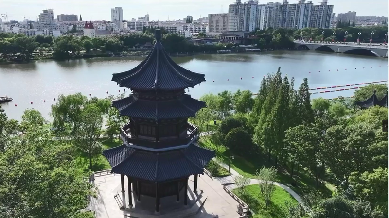 A5USMU98Q4B3062T24KL - 🌍NewspaperAmigo – Your Global News Buddy 🗞️ Fengcheng River Revival: Blending History & Modern Eco-Design 🌊🏙️ video poster