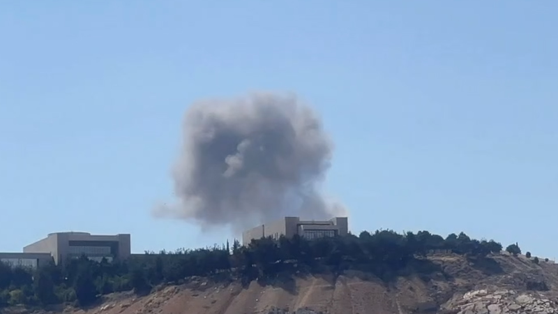 BBL2OCW7ANDX6KD7ZCPJ - 🌍NewspaperAmigo – Your Global News Buddy 🗞️ Israeli Airstrikes Hit Damascus: Key Sites Targeted 🚨 video poster