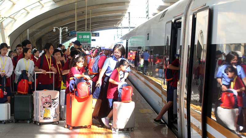 ๐ China’s Railways Smash Passenger Records in 2025 H1! ๐ China's Railways Smash Passenger Records in 2025 H1!