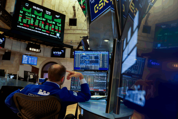Fed Holds Rates: Markets React with Mixed Signals 📉📈 Fed Holds Rates: Markets React with Mixed Signals 📉📈