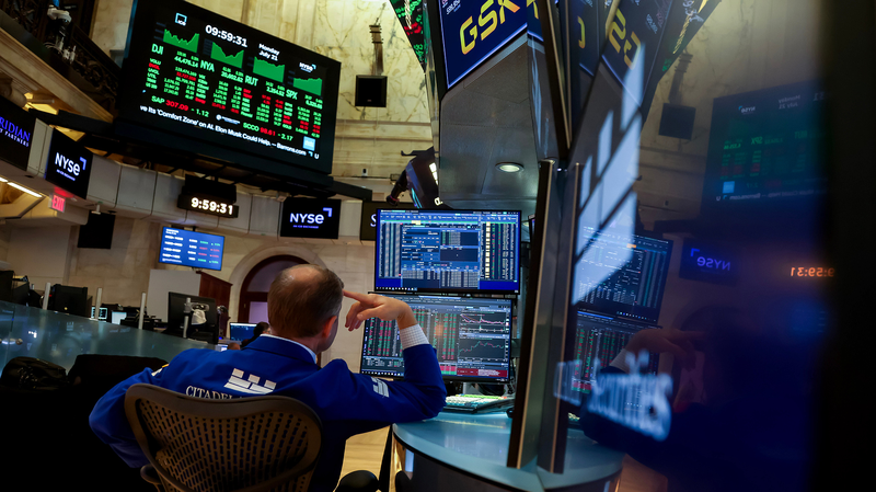 Fed Holds Rates: Markets React with Mixed Signals 📉📈