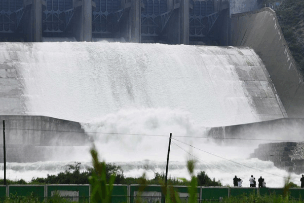Beijing Braces for Floods as China Activates Emergency Measures 🌧️🚨 Beijing Braces for Floods as China Activates Emergency Measures 🌧️🚨