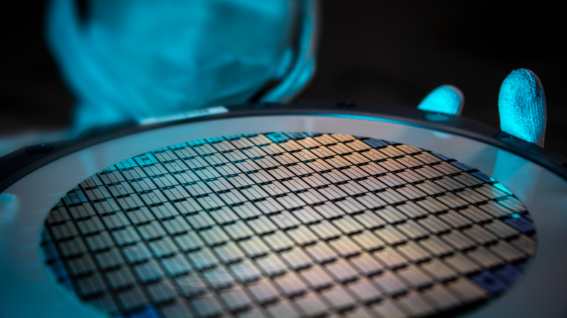 DT9R9XKZ605DIX8AEHWZ - 🌍NewspaperAmigo – Your Global News Buddy 🗞️ China's 'Golden Semiconductor' Breakthrough Could Revolutionize Tech 🌟🔬