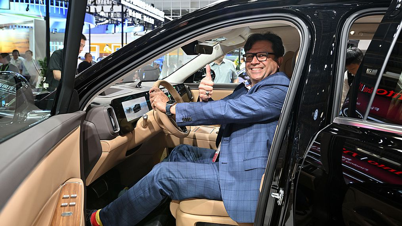 E5NP66LMGQ5X6GG14FO6 - 🌍NewspaperAmigo – Your Global News Buddy 🗞️ Global Carmakers Charge Into China’s Smart Supply Chain Boom 🚗⚡