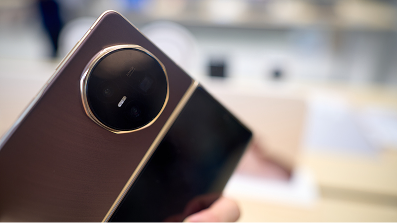 Honor’s Magic V5: World’s Thinnest Foldable Phone Breaks 8 Records 🚀📱