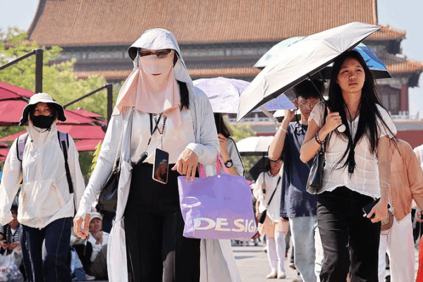 China Battles Record Heatwaves as Temperatures Soar 🌡️🔥 China Battles Record Heatwaves as Temperatures Soar 🌡️🔥