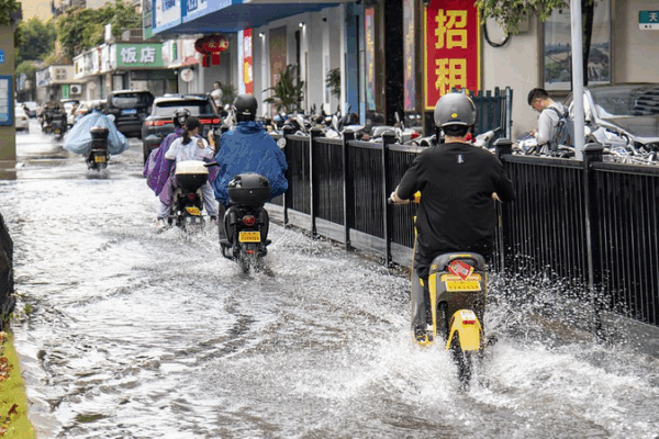 China Braces for Dual Flood Threats as Typhoon Co-May Hits 🌀🌊 China Braces for Dual Flood Threats as Typhoon Co-May Hits 🌀🌊