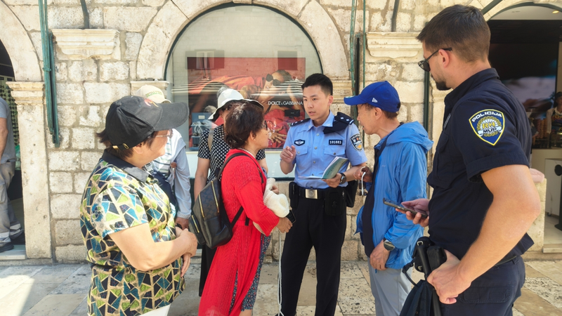 Chinese Police Join Croatia’s Tourist Season Patrols ๐๐ฎโ๏ธโ๏ธ Chinese Police Join Croatia's Tourist Season Patrols ๐๐ฎโ๏ธโ๏ธ