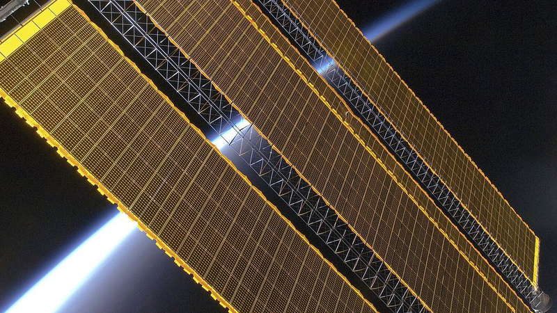 MF5KYR4ZK1RYJTD942UK - 🌍NewspaperAmigo – Your Global News Buddy 🗞️ Chinese Firm Unveils Water Bottle-Sized Solar Wing for Satellites 🌍🚀