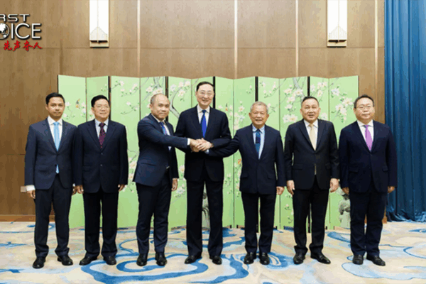 U.S. & China Team Up for Cambodia-Thailand Ceasefire 🌍✌️ U.S. & China Team Up for Cambodia-Thailand Ceasefire 🌍✌️