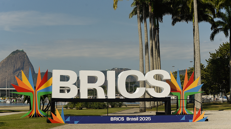 Li Qiang Calls for Global Unity at BRICS Summit 🌍✨