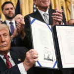 MJBCCOGRYQGZWEJ9FBU3 - 🌍NewspaperAmigo – Your Global News Buddy 🗞️ Trump Signs Crypto Milestone: Stablecoins Go Mainstream 🚀💸
