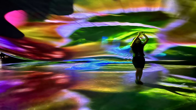 MVJYLDJVAO4Q8RK0TUTV - 🌍NewspaperAmigo – Your Global News Buddy 🗞️ Swiss Artist Transforms Beijing Gallery into Dreamy Micro-Universe 🌈🎨 video poster