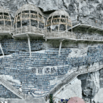 NRGV49H60UEKAX1XG91Z - 🌍NewspaperAmigo – Your Global News Buddy 🗞️ 📚 Cliffside Bookstore in Guangxi Blends Adventure & Literature 🌄