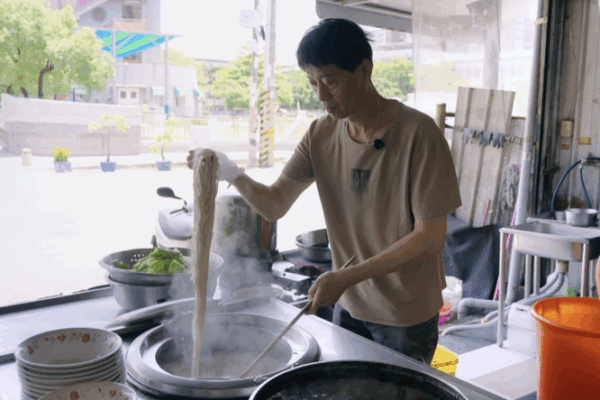 From Barracks to Bowls: The Legacy of Gangshan Beef Noodles 🍜 From Barracks to Bowls: The Legacy of Gangshan Beef Noodles 🍜 video poster